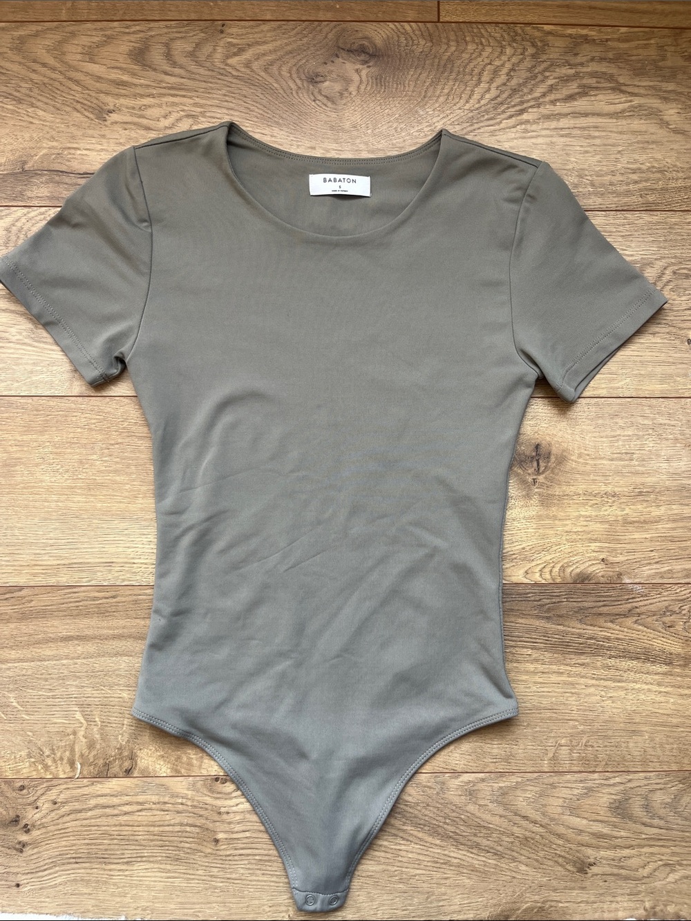 Aritzia BABATON 🩶 Contour Short Sleeve Body Suit size Small
